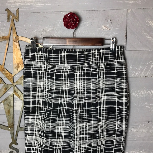 Adorable Loft pants - Picture 2 of 6